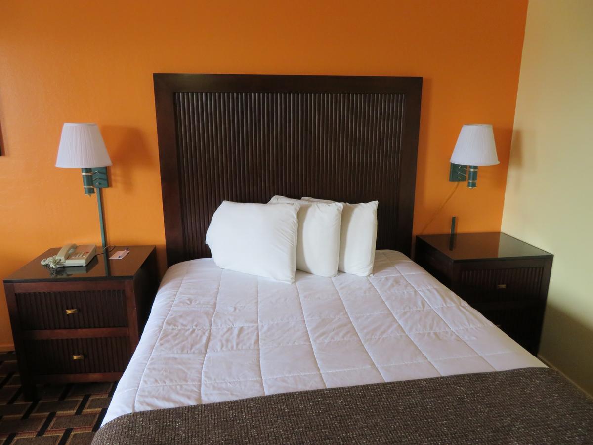 Royal Crest Motel Медфорд Екстериор снимка