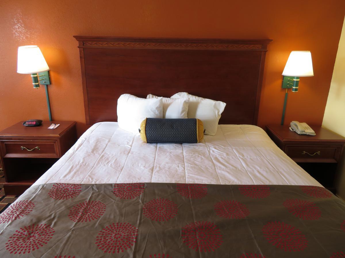 Royal Crest Motel Медфорд Екстериор снимка