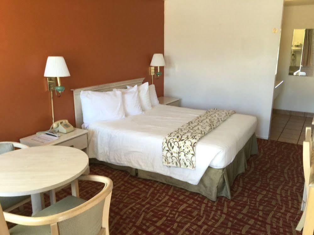 Royal Crest Motel Медфорд Екстериор снимка