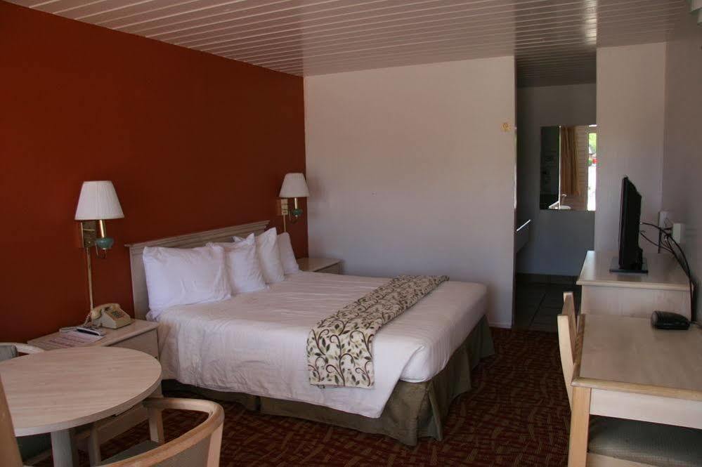 Royal Crest Motel Медфорд Екстериор снимка