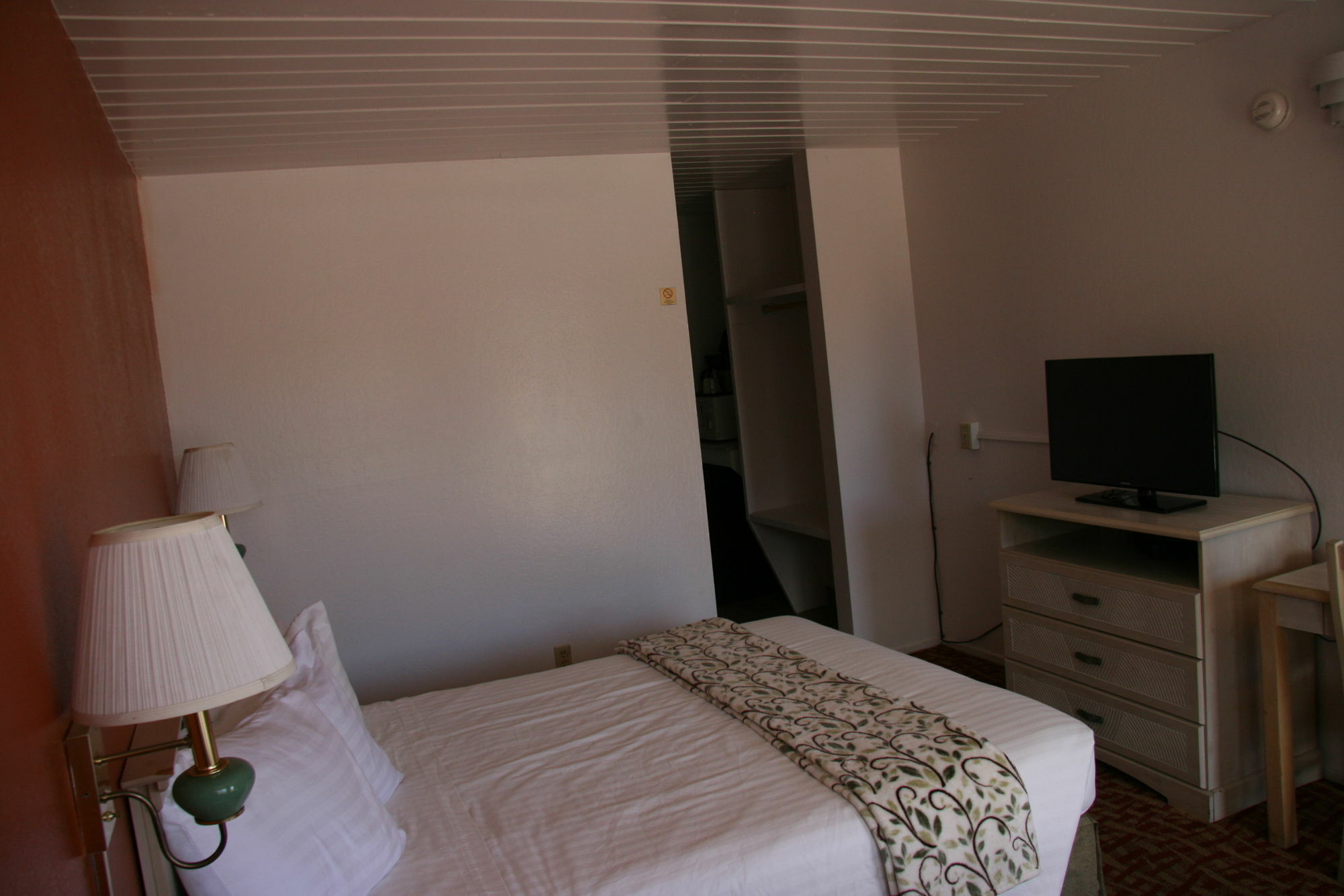 Royal Crest Motel Медфорд Екстериор снимка