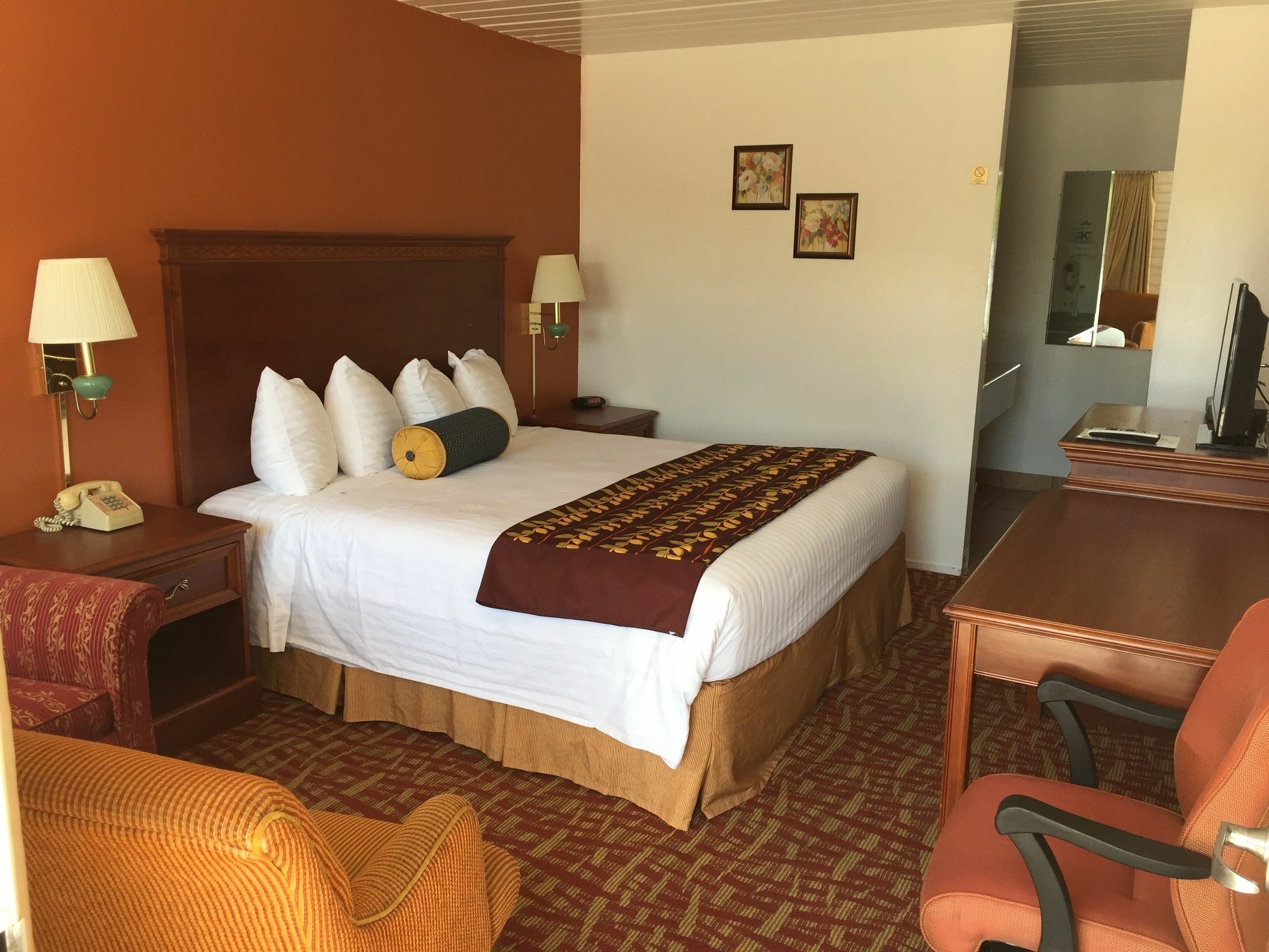 Royal Crest Motel Медфорд Екстериор снимка