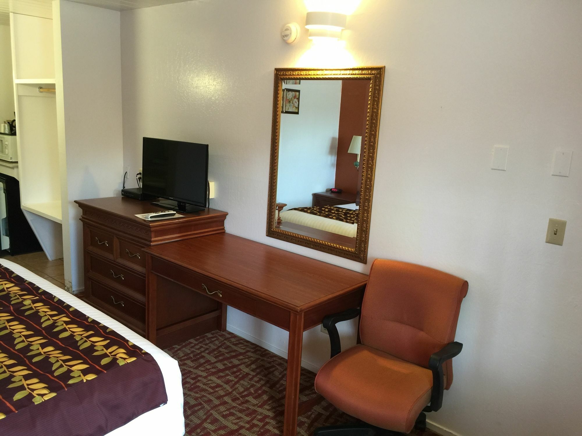 Royal Crest Motel Медфорд Екстериор снимка
