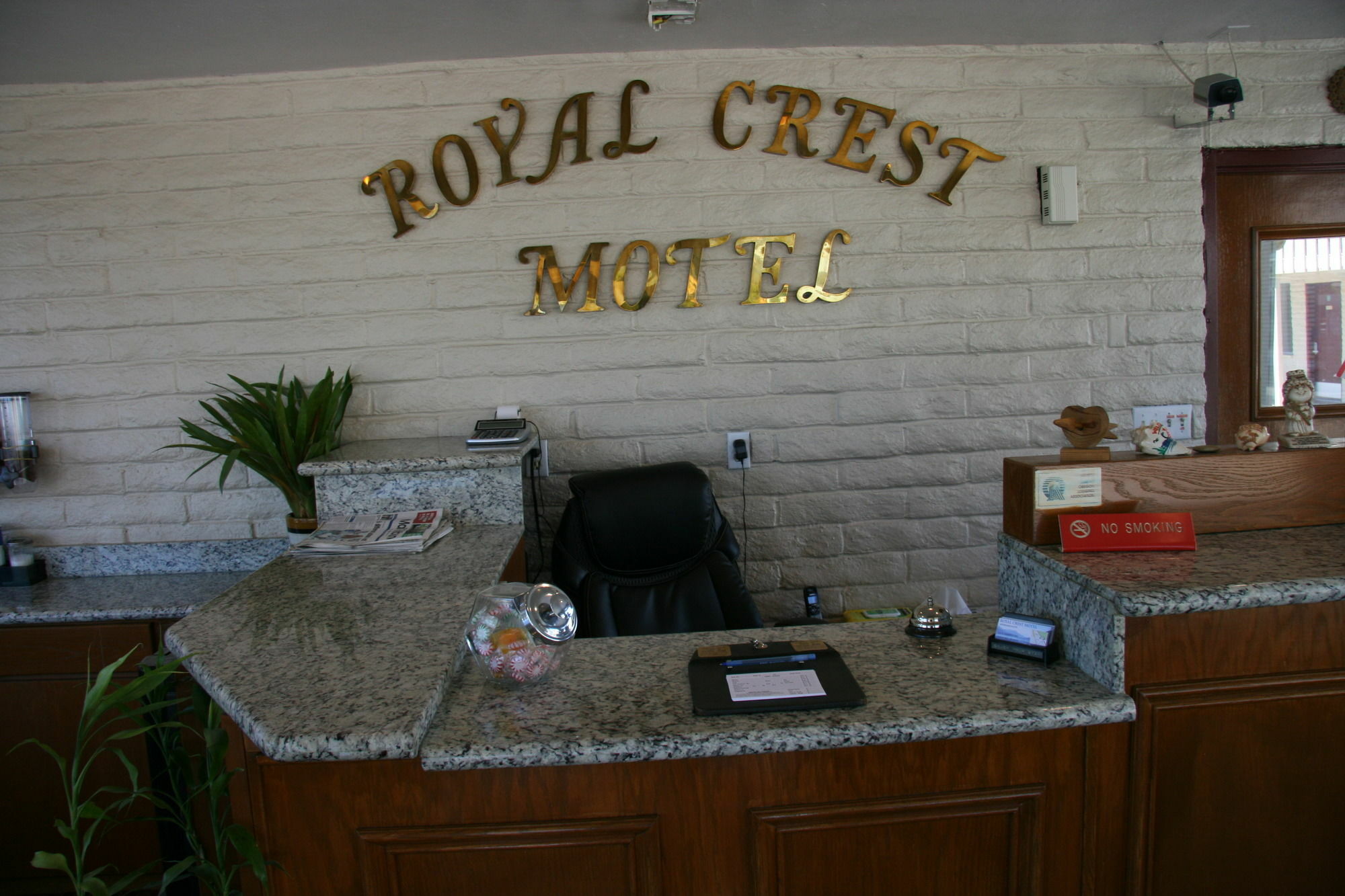 Royal Crest Motel Медфорд Екстериор снимка